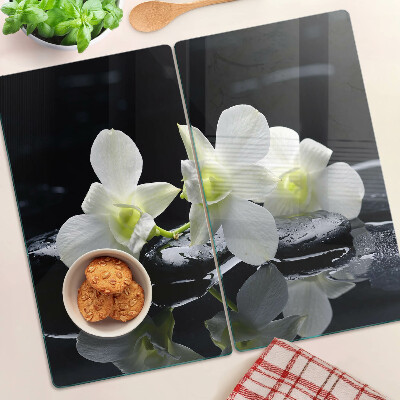 Doska na krájanie Orchidey na čiernom pozadí