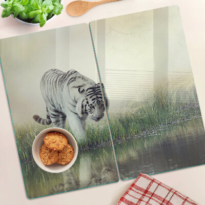 Sklenená doska na krájanie Tiger v tráve