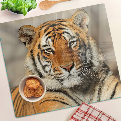 Sklenená doska na krájanie Tiger v prírodnom prostredí