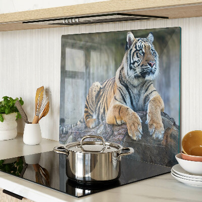 Sklenená doska na krájanie Tiger na kmeni stromu