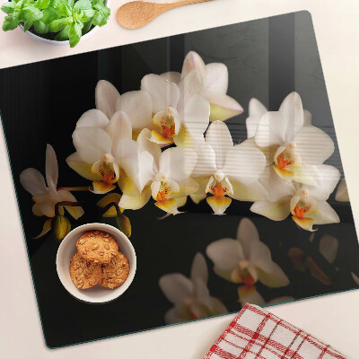 Doska na krájanie Orchidey na čiernom pozadí