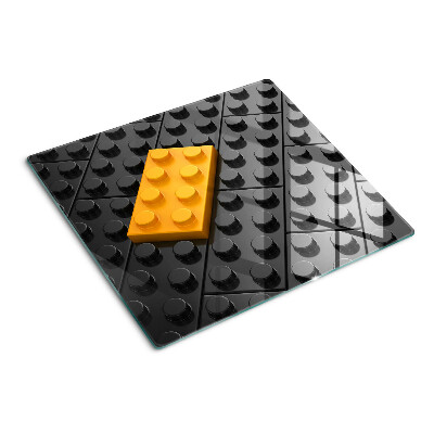 Doska na krájanie LEGO kocky na čiernom pozadí