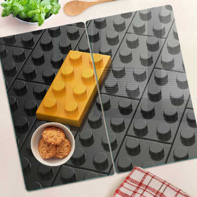 Doska na krájanie LEGO kocky na čiernom pozadí
