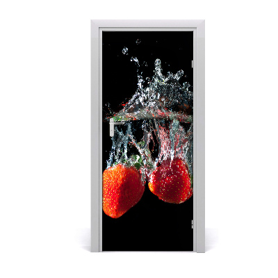 Fototapeta na dvere samolepiace jahody pod vodou