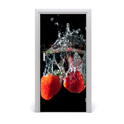 Fototapeta na dvere samolepiace jahody pod vodou