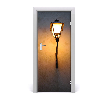 Fototapeta samolepiace dvere stará ulička lampa