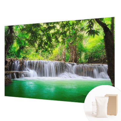 Vliesová fototapeta s potlačou s motívom lesného vodopádu