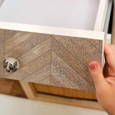 Samolepiaca fólia na nábytok s motívom dreva v tvare rybej kosti