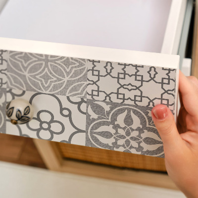 Lepiaca tapeta na nábytok so symetrickým motívom mozaiky