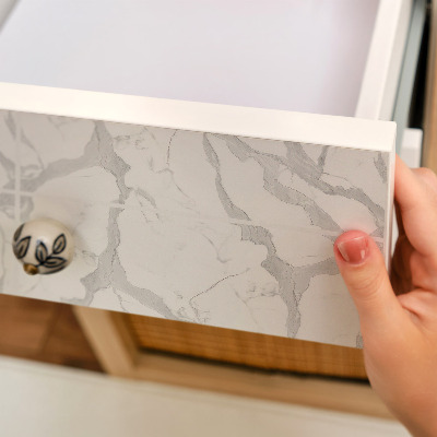 Samolepiaca fólia na nábytok s mramorovým vzorom