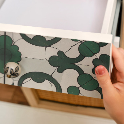 Lepiaca tapeta na nábytok s motívom zelených ozdôb