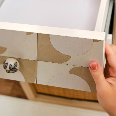 Samolepiaca tapeta na nábytok s motívom v horčicových tvaroch