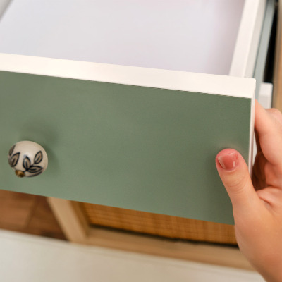 Tapeta na nábytok v tlmenej zelenej farbe