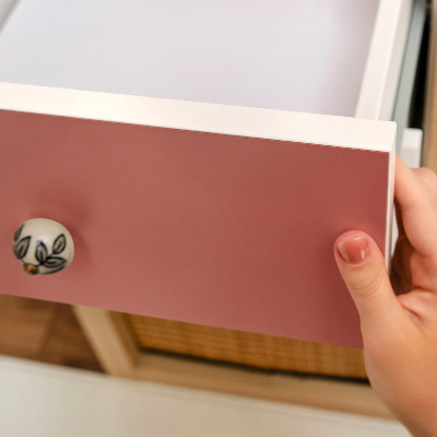 Tapeta na nábytok v tmavom lososovom odtieni