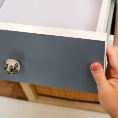 Fólia na nábytok v pastelovo modrej farbe