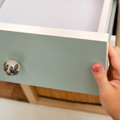 Samolepiaca fólia na nábytok v tyrkysovom gradientnom prevedení