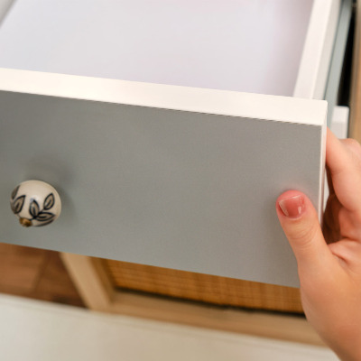 Samolepiaca tapeta na nábytok s tmavým prechodovým vzorom