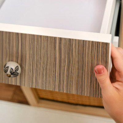 Nalepovacia fólia na nábytok s dreveným vzorom