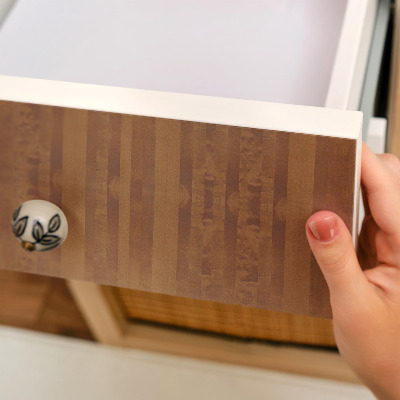 Tapeta na nábytok s hnedou textúrou