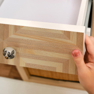 Nalepovacia fólia na nábytok s motívom drevenej geometrie