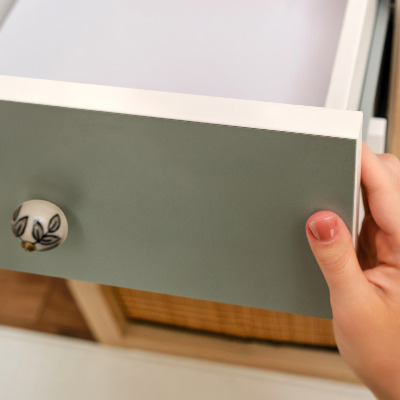 Samolepiaca fólia na nábytok v odtieni tmavej šalvie