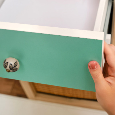 Samolepiaca tapeta na nábytok v odtieni silnej mäty