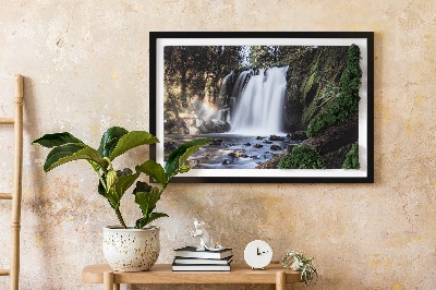 Mach obraz Vodopád obklopený stromami