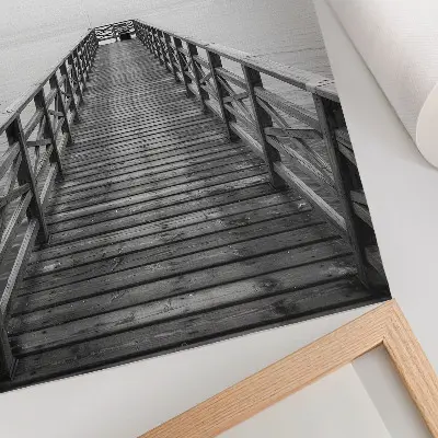 Plagát minimalistická krajina s čiernobielym mólom na pokojnej vode