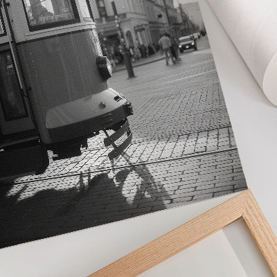Poster na stenu Čiernobiela električka v centre mesta