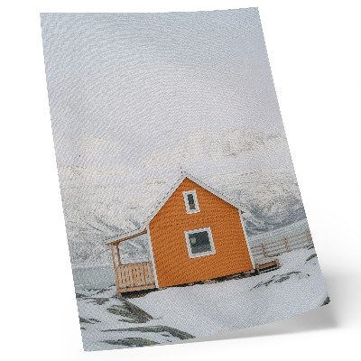 Poster na stenu Minimalistický rám oranžového domu v zasnežených horách