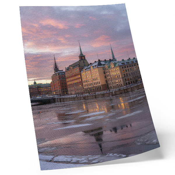 Plagát panoráma mesta pri západe slnka úlomky ľadu