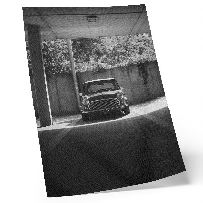 Plagát do obývačky Klasické auto v čiernobielej farbe v garáži