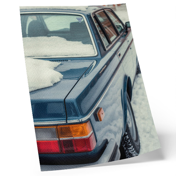 Plagát Retro auto na snehomodro-bielom pozadí
