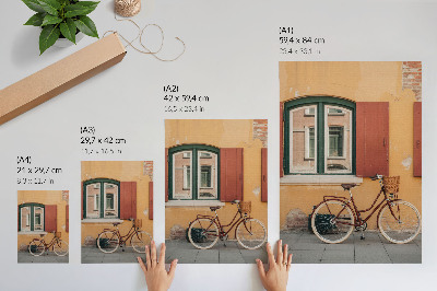 Poster na stenu Bicykel na pozadí farebnej retro fasády