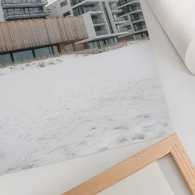 Plagát moderné budovy s minimalistickou architektúrou