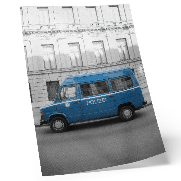 Poster na stenu Modré policajné auto s budovou v pozadí