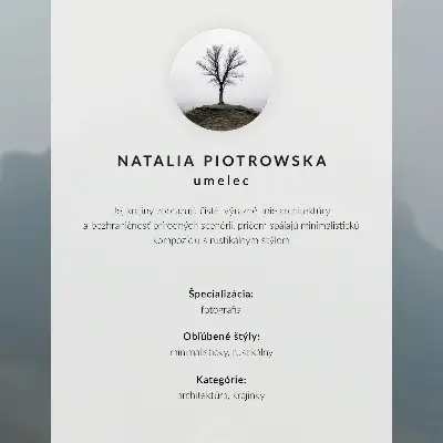 Plagát na stenu žltý dom v hmle v horách s pokojnou atmosférou