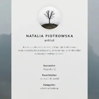 Plagát na stenu žltý dom v hmle v horách s pokojnou atmosférou