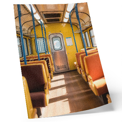 Poster na stenu Žltý interiér vagóna s oranžovými sedadlami