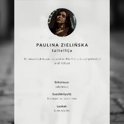 Plagát rozkošná mačka na dláždenej ulici v čiernobielom prevedení