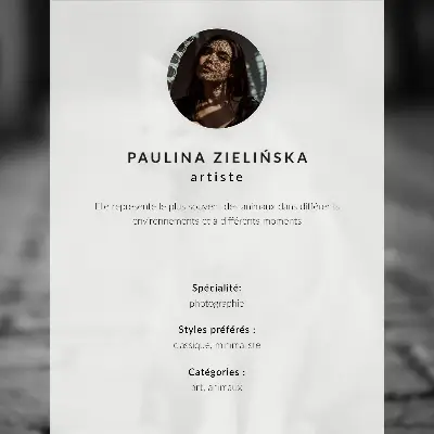 Plagát rozkošná mačka na dláždenej ulici v čiernobielom prevedení