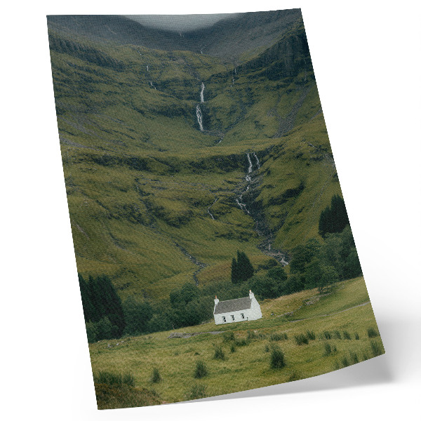 Poster na stenu Zelené kopce, malebná chata, pokojná atmosféra
