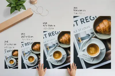 Plagát na stenu čiernobiele elegantné pozadie s kávou a croissantom pre chvíle relaxácie