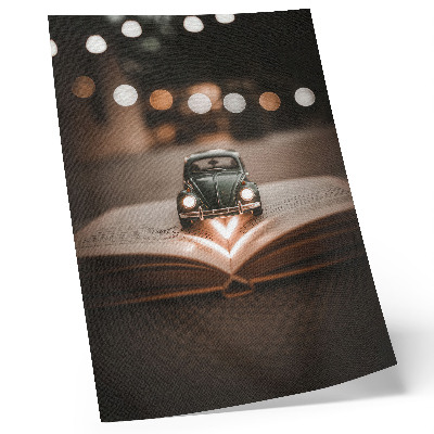 Plagát Miniatúrne auto na knihe s magickými svetlami