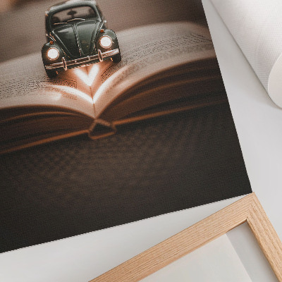Plagát Miniatúrne auto na knihe s magickými svetlami