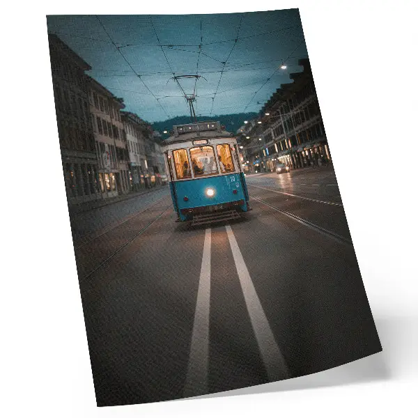 Plagát na stenu večerné mestské električkové svetlá v retro štýle