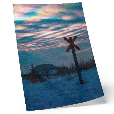 Poster na stenu Atmosférická zimná krajina, farebné oblaky, osamelý znak