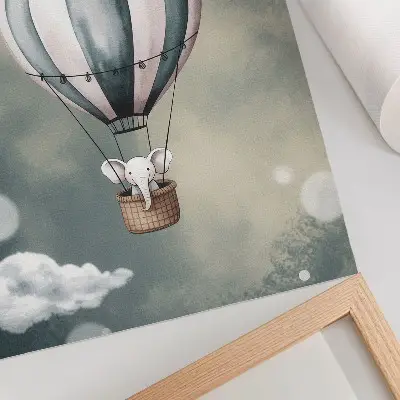 Plagát balón s oblakmi v jemných sivých odtieňoch