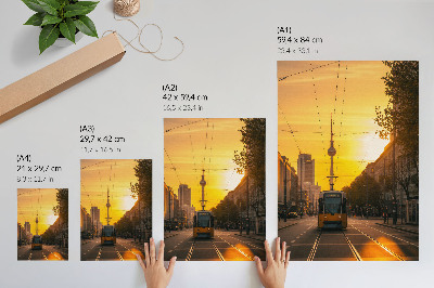 Poster na stenu Večerná energia mesta električka život ulice budovy