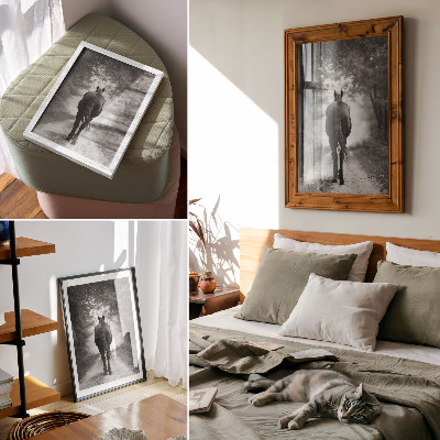 Poster na stenu Fotografia čiernobieleho koňa v lese